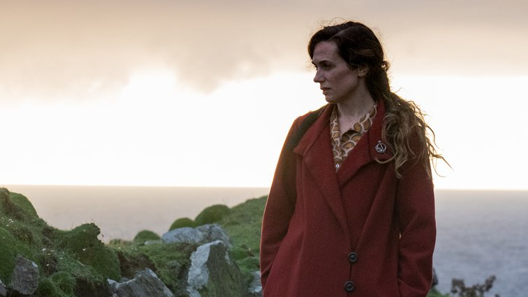 Kerry-Condon-Banshees-of-Inisherin-Cinematic-Island-Shot